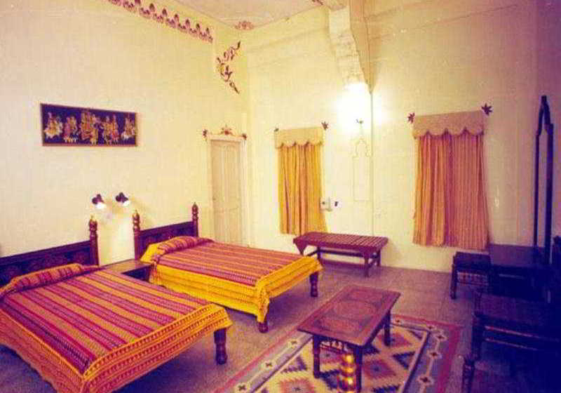 Hotel Jhalamand Garh 4
