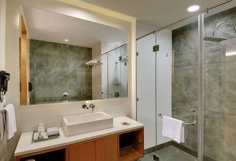 Hotel 32nd Milestone 8