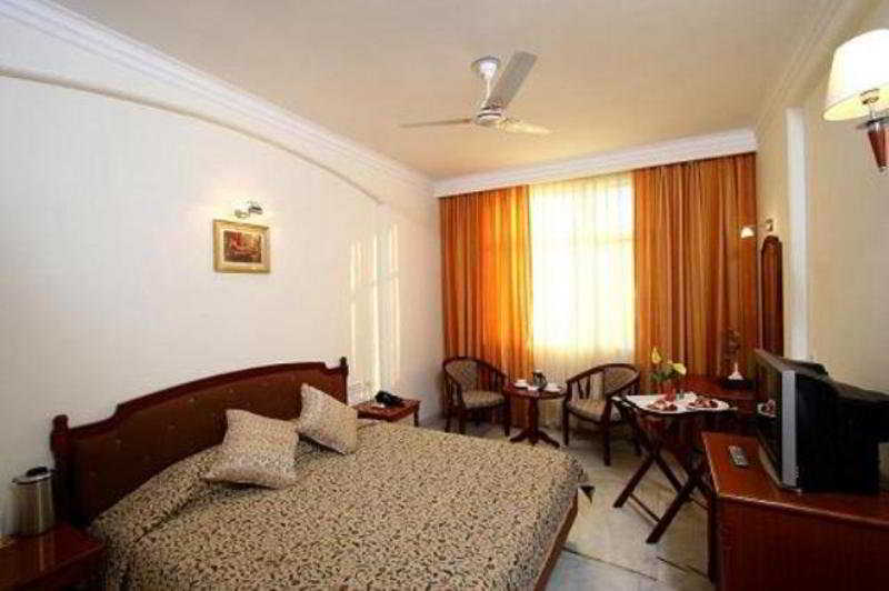 Hotel Grand President 10