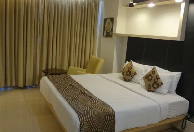 Hotel The Oriental Residency 12