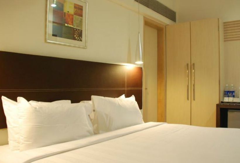 Hotel The Oriental Residency 18