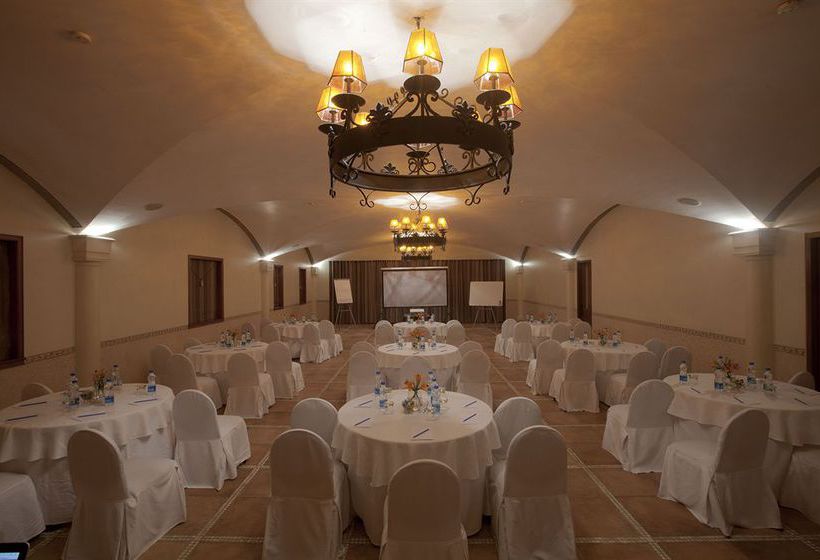 Waterstones Hotel Mumbai 8