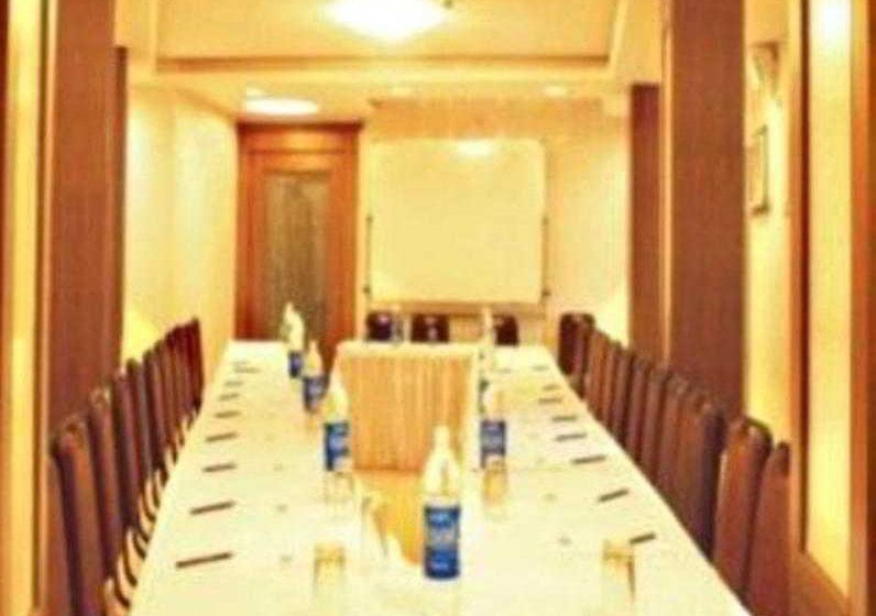 Hotel Bandra Residency 11