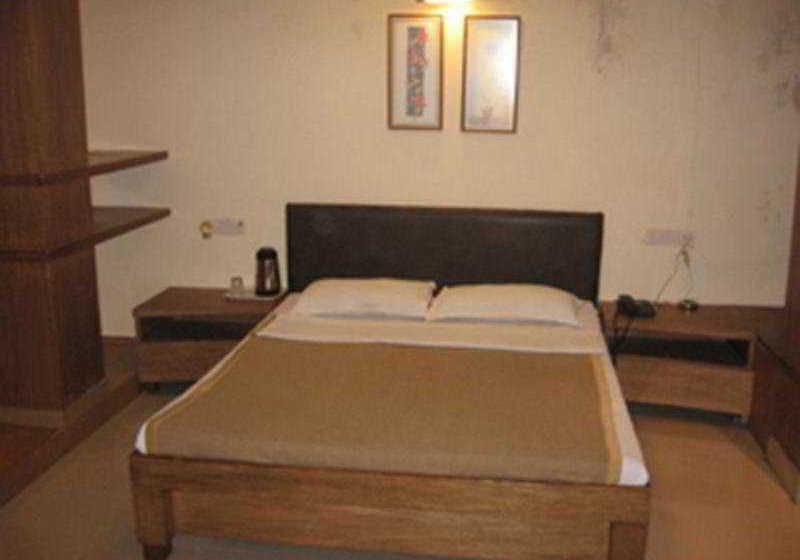 Hotel Bandra Residency 5