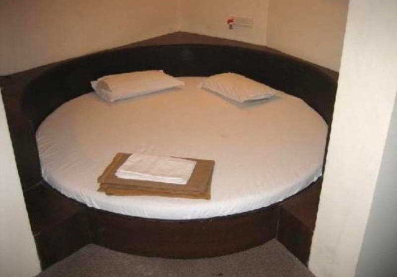 Hotel Bandra Residency 8