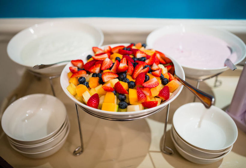 Rockwell All Suites Hotel 11