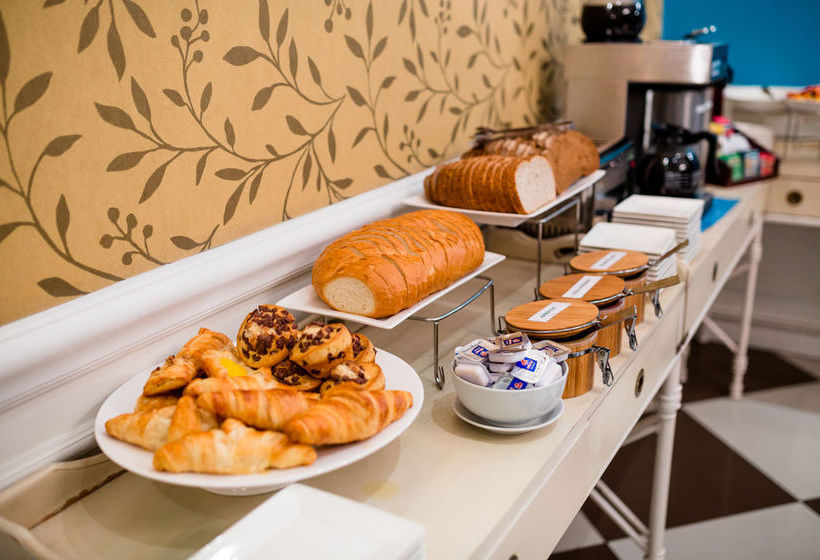 Rockwell All Suites Hotel 13