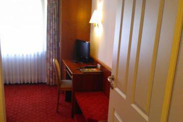 Hotel Mintarder Wasserbahnhof 5