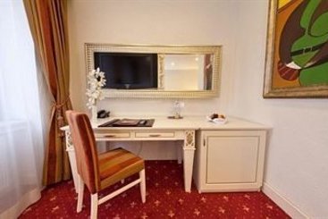 Unique Hotel Dortmund 13