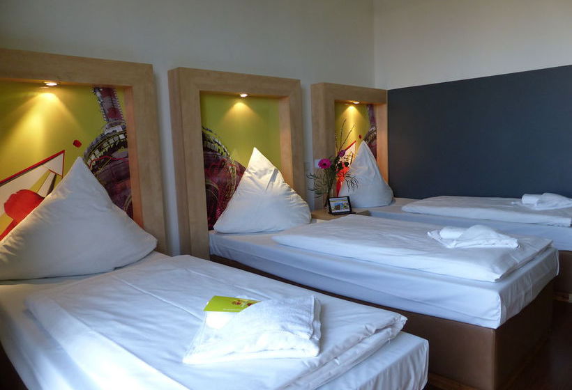 H+ Hotel HVD 4Youth Berlin Mauerpark 11