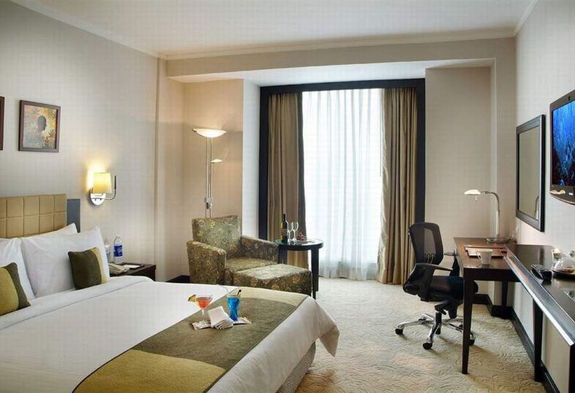 Goldfinch Hotel Delhi 10