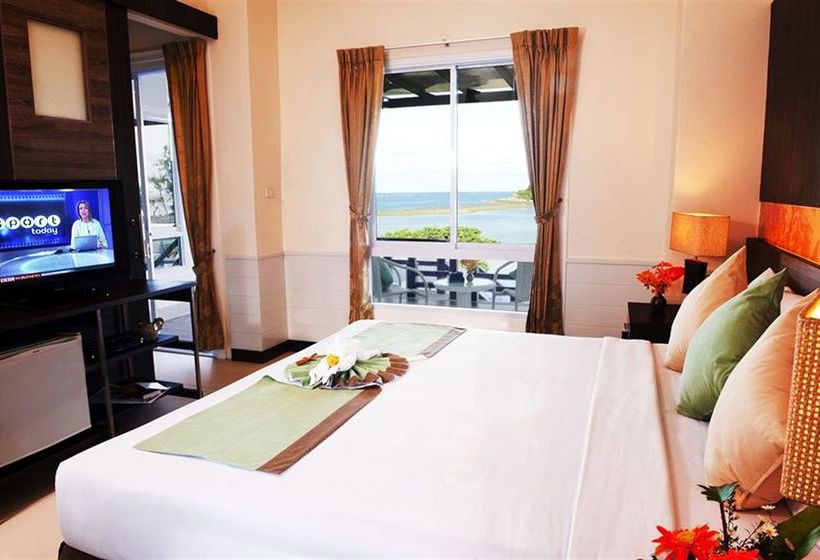 Al's Laemson Resort 10