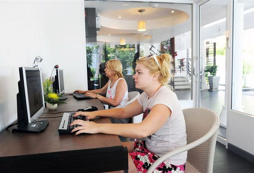 Al's Laemson Resort 11