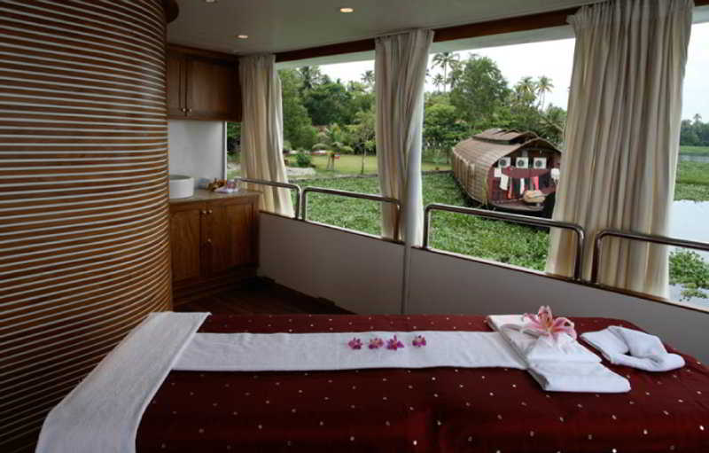 Hotel The Park On Vembanad Lake 10