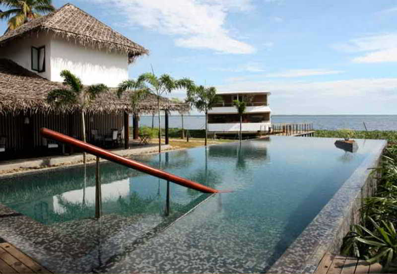 Hotel The Park On Vembanad Lake 19