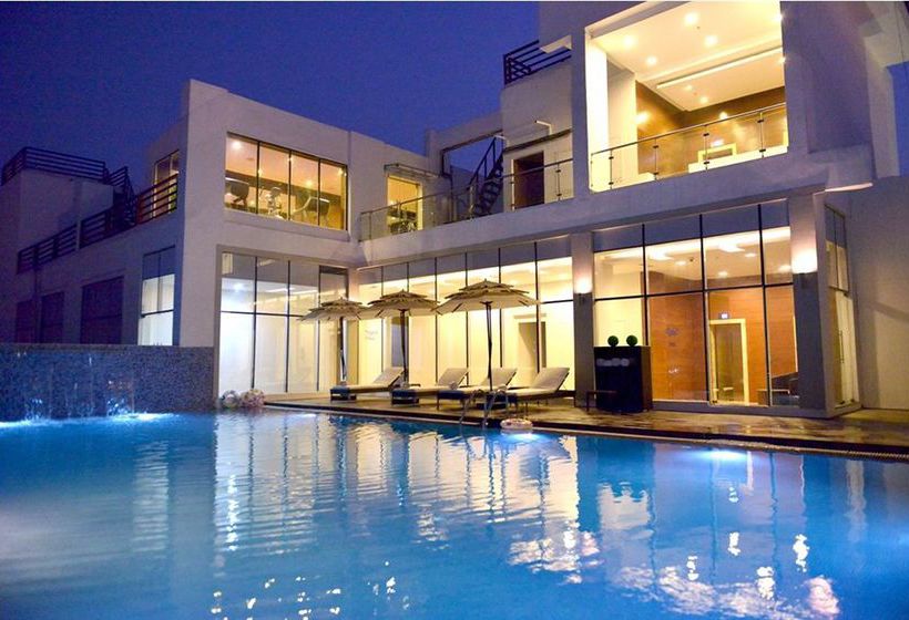 Hotel Golden Tulip Lucknow 12