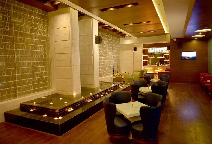 Hotel Golden Tulip Lucknow 8