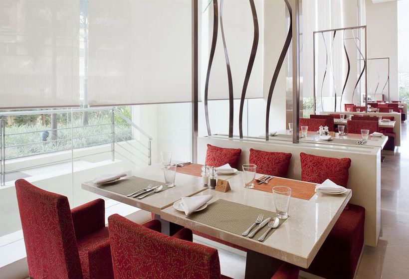 Hotel Holiday Inn Mumbai International Airport 17