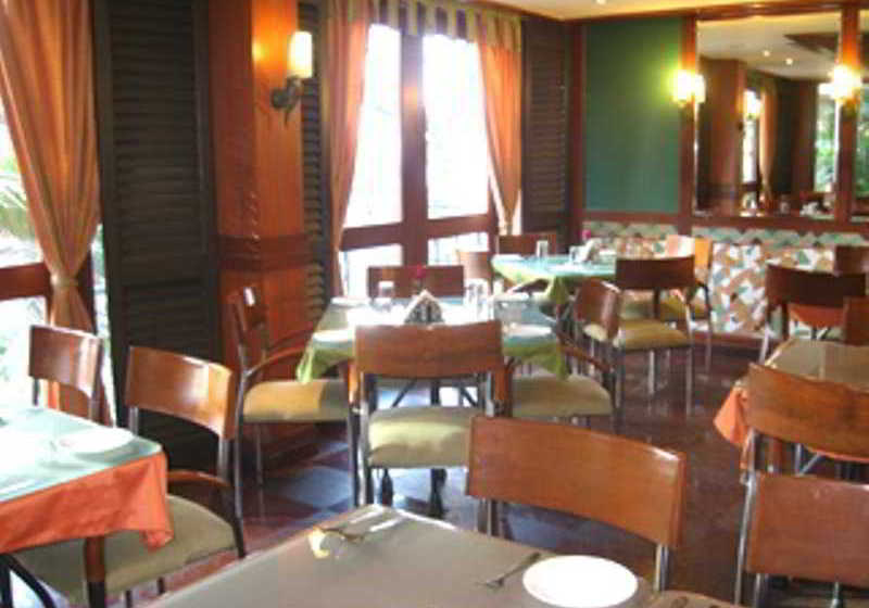 Hotel The Oakwood 14