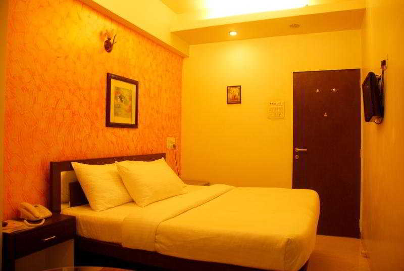 Hotel 7 Flag International 1