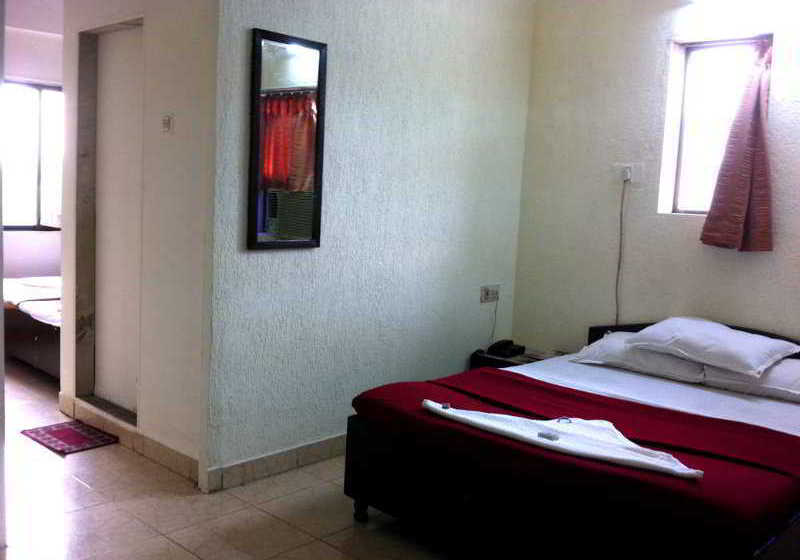 Hotel Red Palms Residency 11