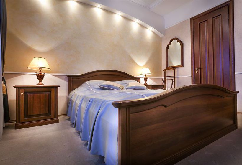 Oktyabrskaya Hotel 13