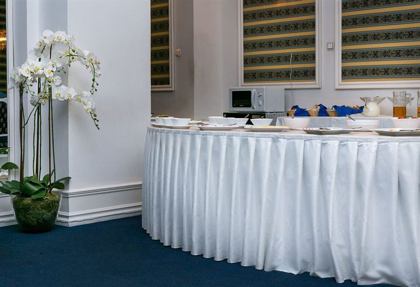 Oktyabrskaya Hotel 18