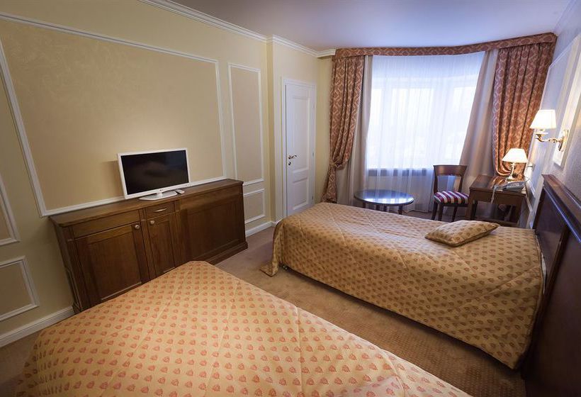 Oktyabrskaya Hotel 20