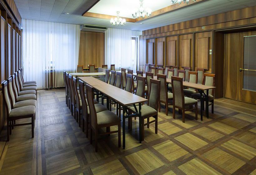 Oktyabrskaya Hotel 6