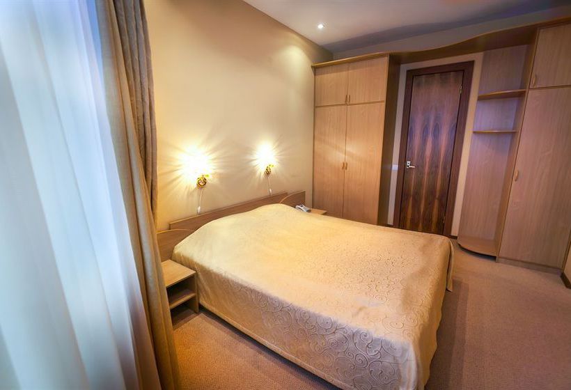 Oktyabrskaya Hotel 8