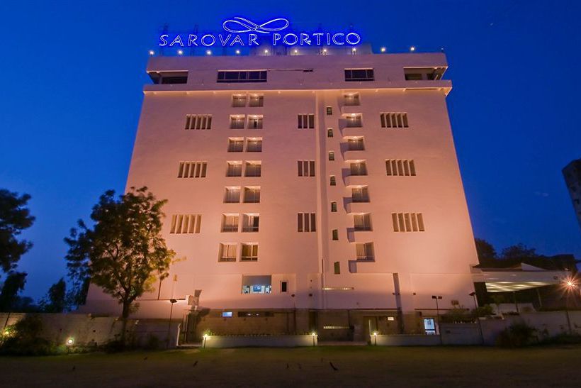 Hotel Sarovar Portico 10