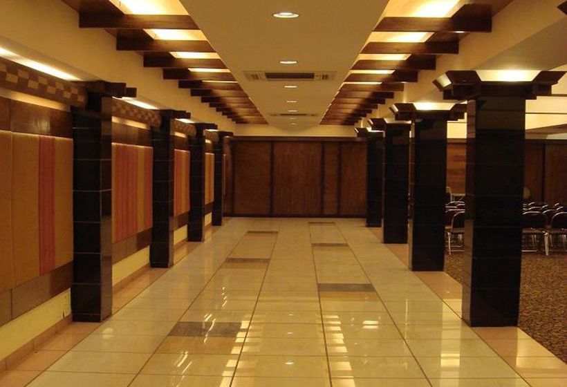 Hotel Sarovar Portico 12