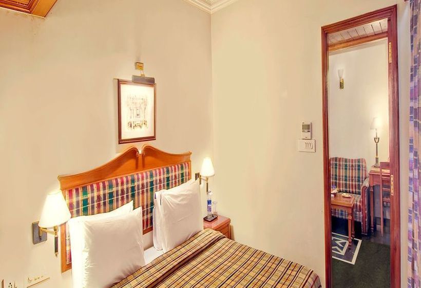 Hotel Sarovar Portico 14