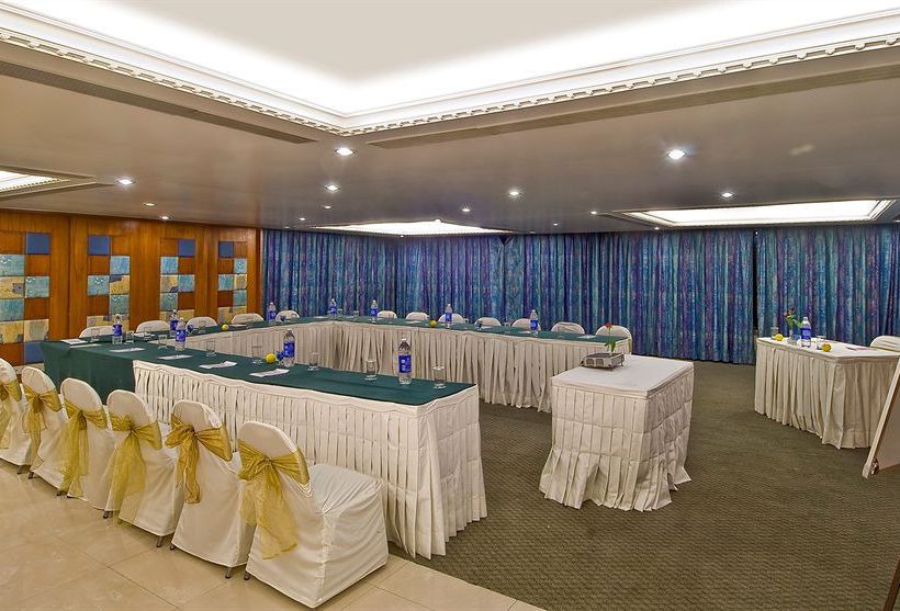 Hotel Sarovar Portico 4