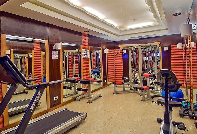 Hotel Sarovar Portico 8