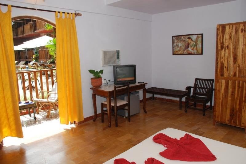 Hotel Sea Breeze Village 6