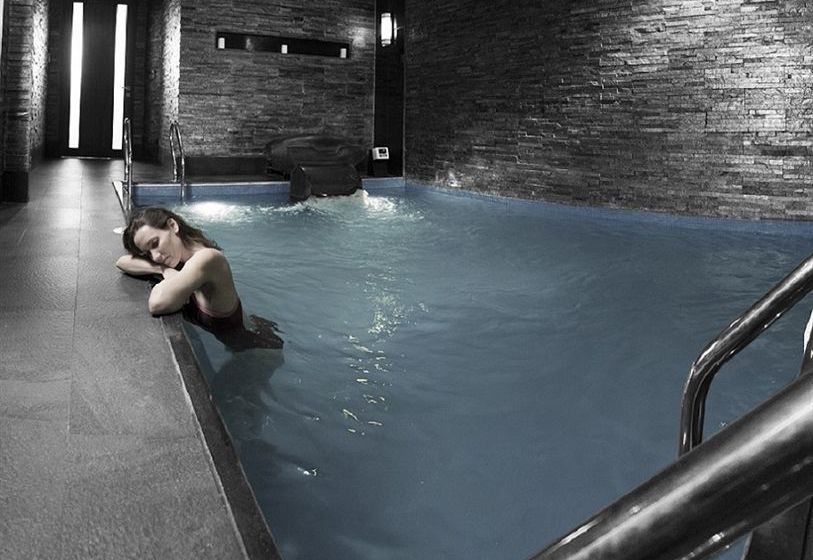 Hotel The Manor New Delhi 16