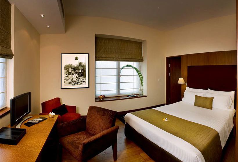 Hotel The Manor New Delhi 7
