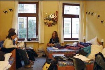 Hotel Hostel Lollis Homestay 2