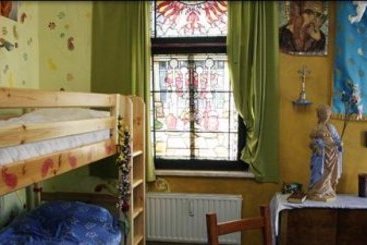 Hotel Hostel Lollis Homestay 5