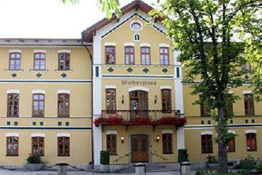 Hotel Restaurant Waldschloss 13