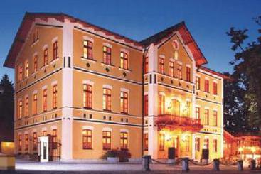 Hotel Restaurant Waldschloss 14