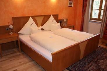 Hotel Restaurant Waldschloss 3