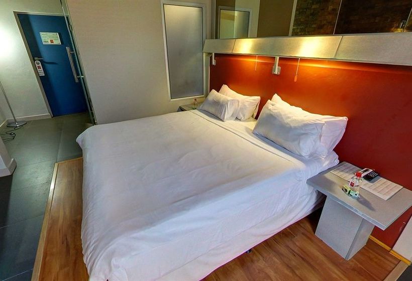 Hotel Aviator Or Tambo International 15