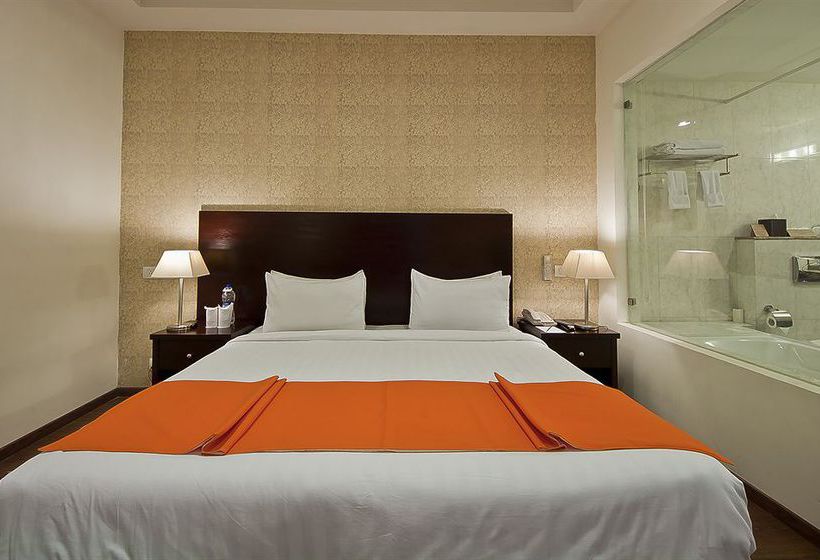 Hotel The Fern Residency 5