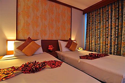 Rattana Beach Hotel 10