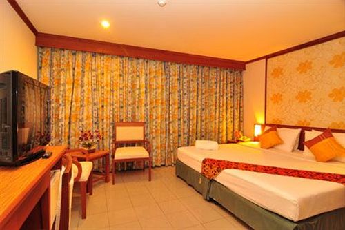 Rattana Beach Hotel 8