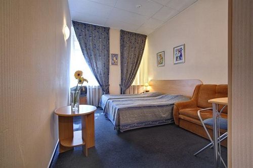 Hotel Rinaldi At Nevsky 105 4