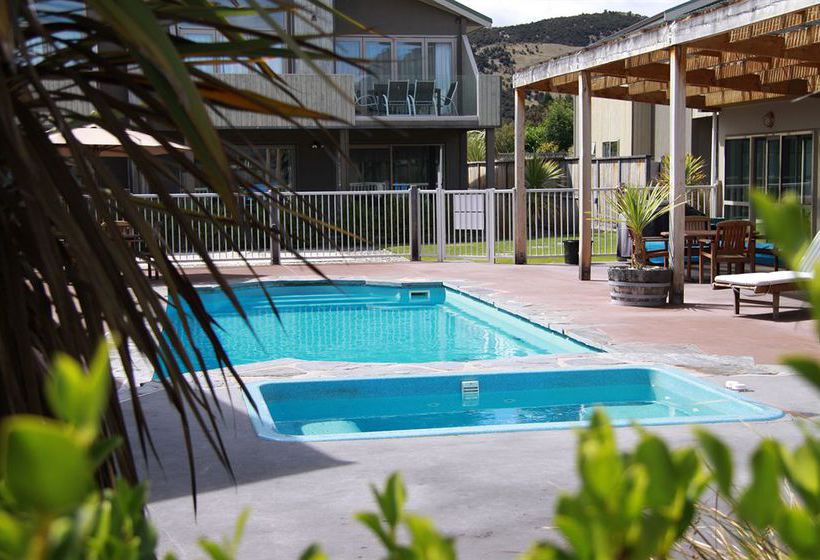 Distinction Wanaka Serviced Apartments 9