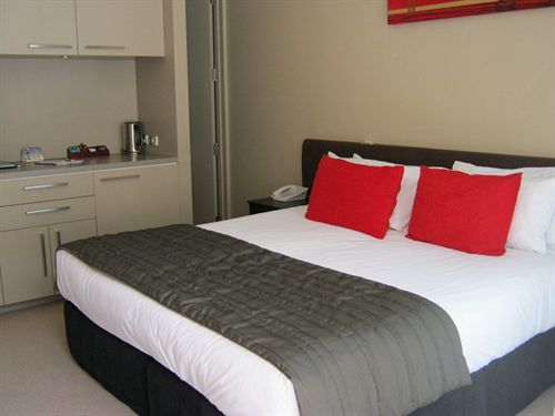 Breakfree Highview 12